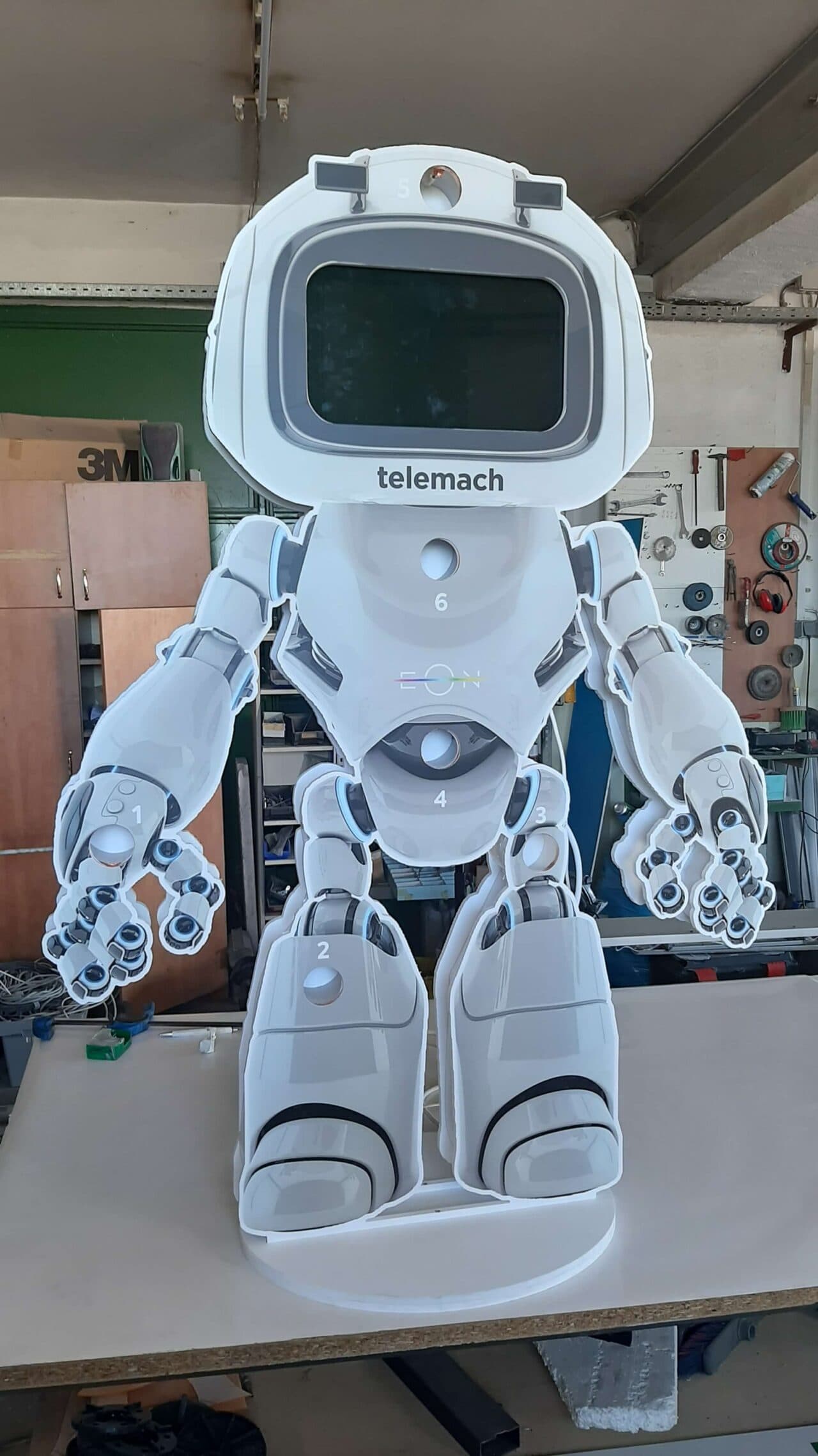 Izrada interaktivne igre: interakcijski robot