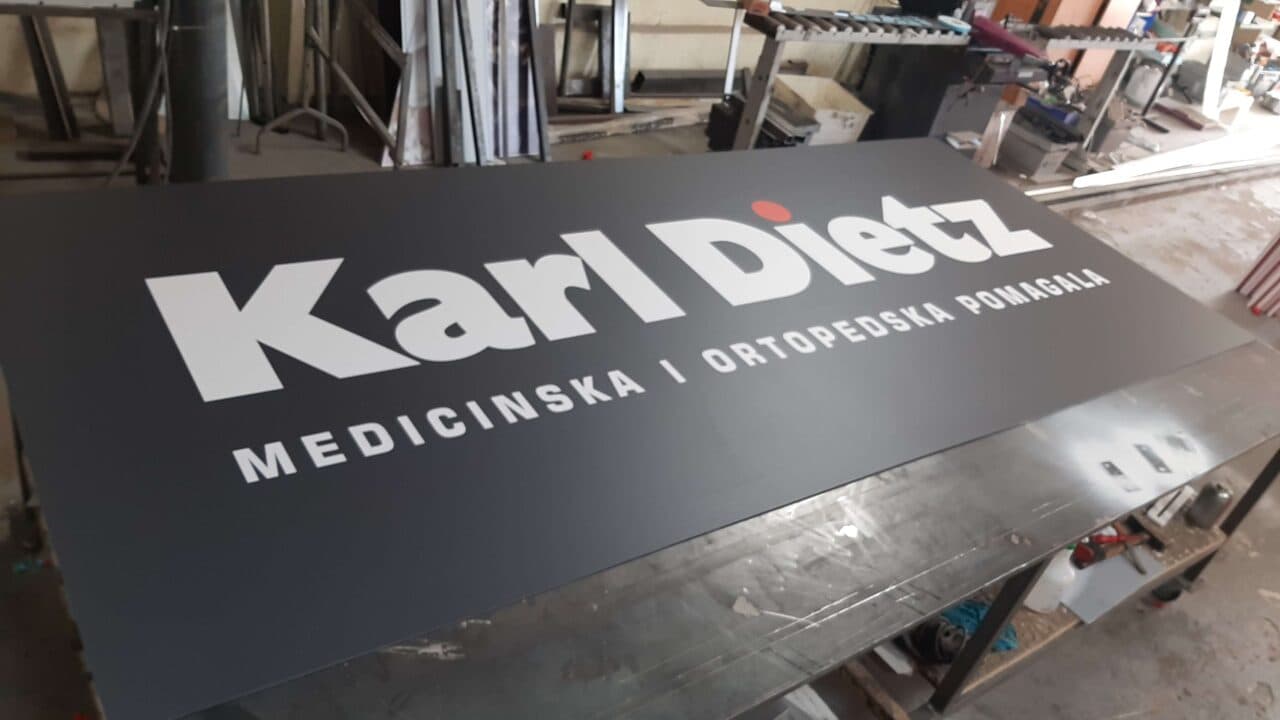 Tisak na ceradu s FM profilima